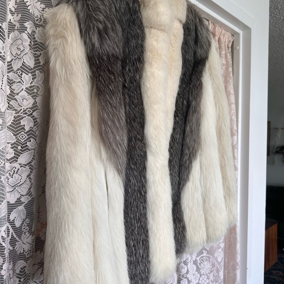 Elegant Silver Fox Fur Jacket in White and Gray